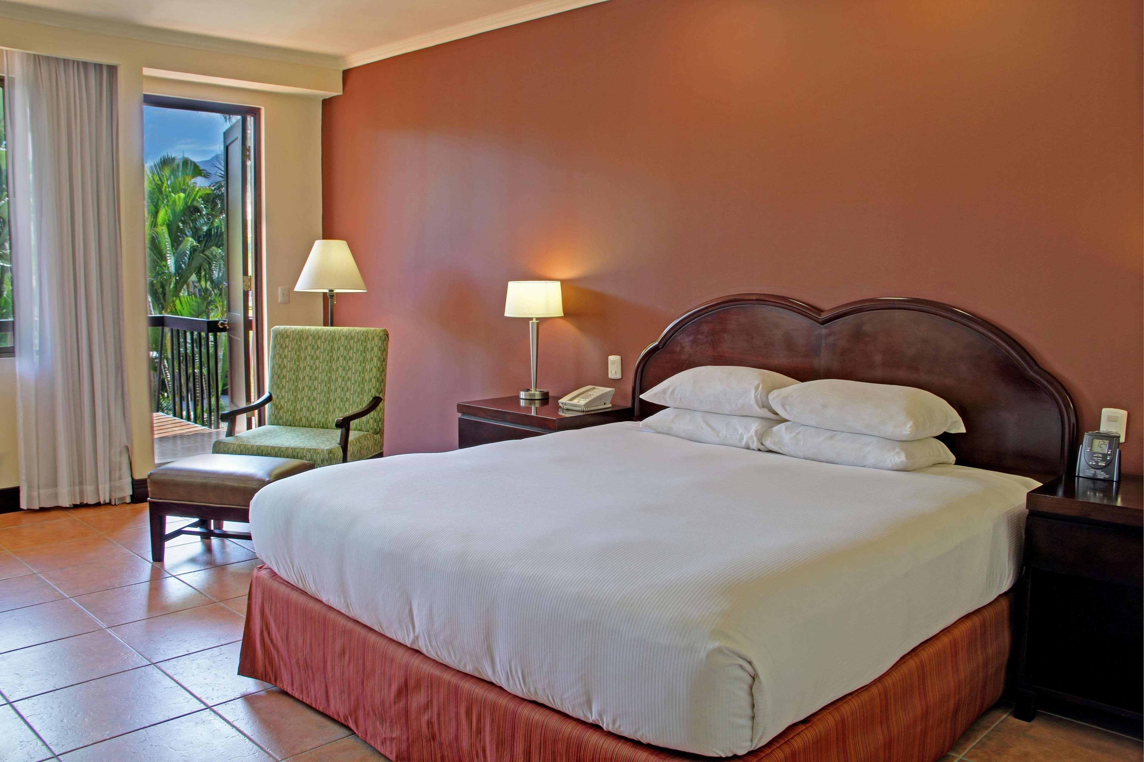 Hilton Cariari Doubletree San Jose - Costa Rica Hotel Ngoại thất bức ảnh A bedroom at the Hilton San Diego Bayfront