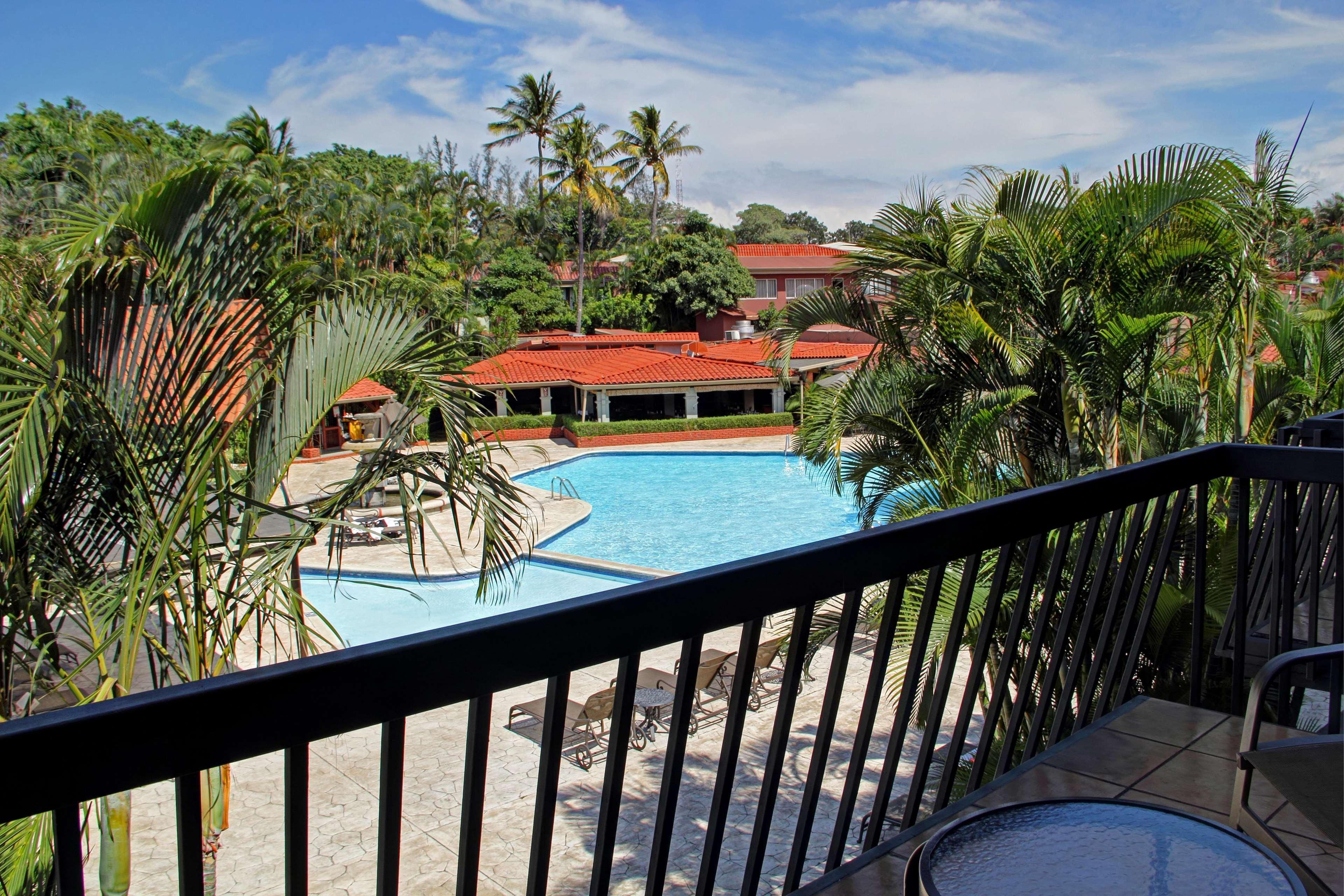 Hilton Cariari Doubletree San Jose - Costa Rica Hotel Ngoại thất bức ảnh The pool at the hotel