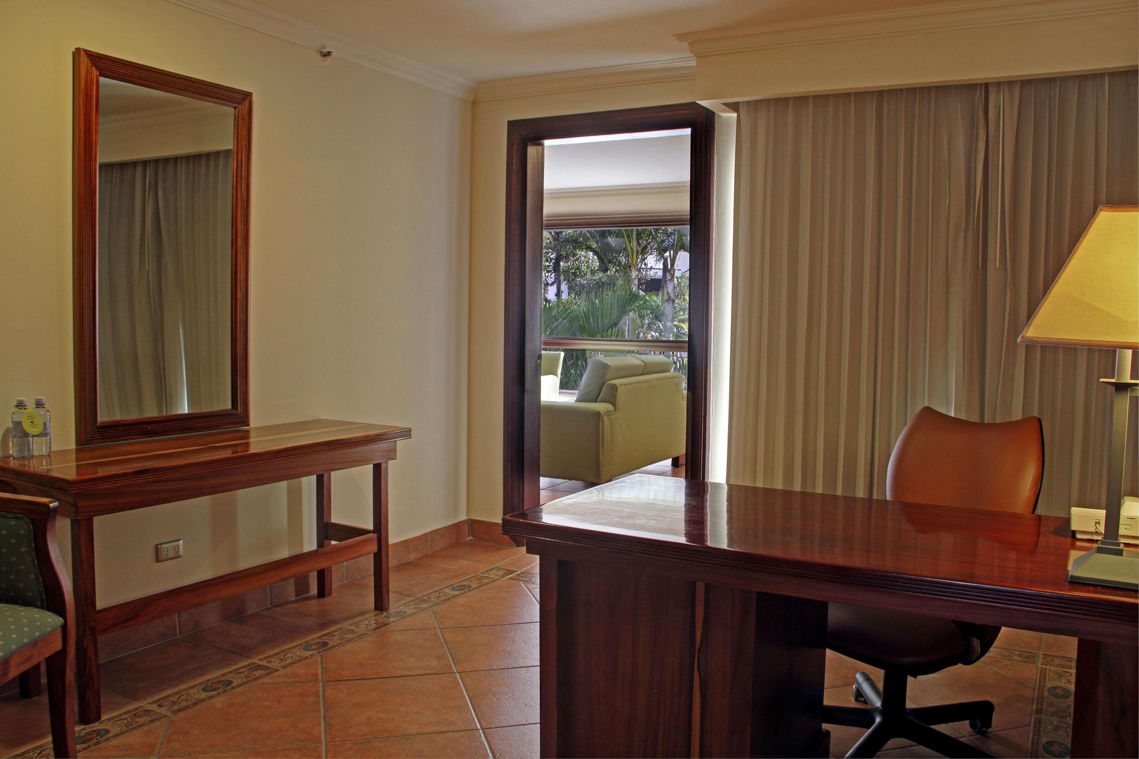 Hilton Cariari Doubletree San Jose - Costa Rica Hotel Ngoại thất bức ảnh A room at the hotel