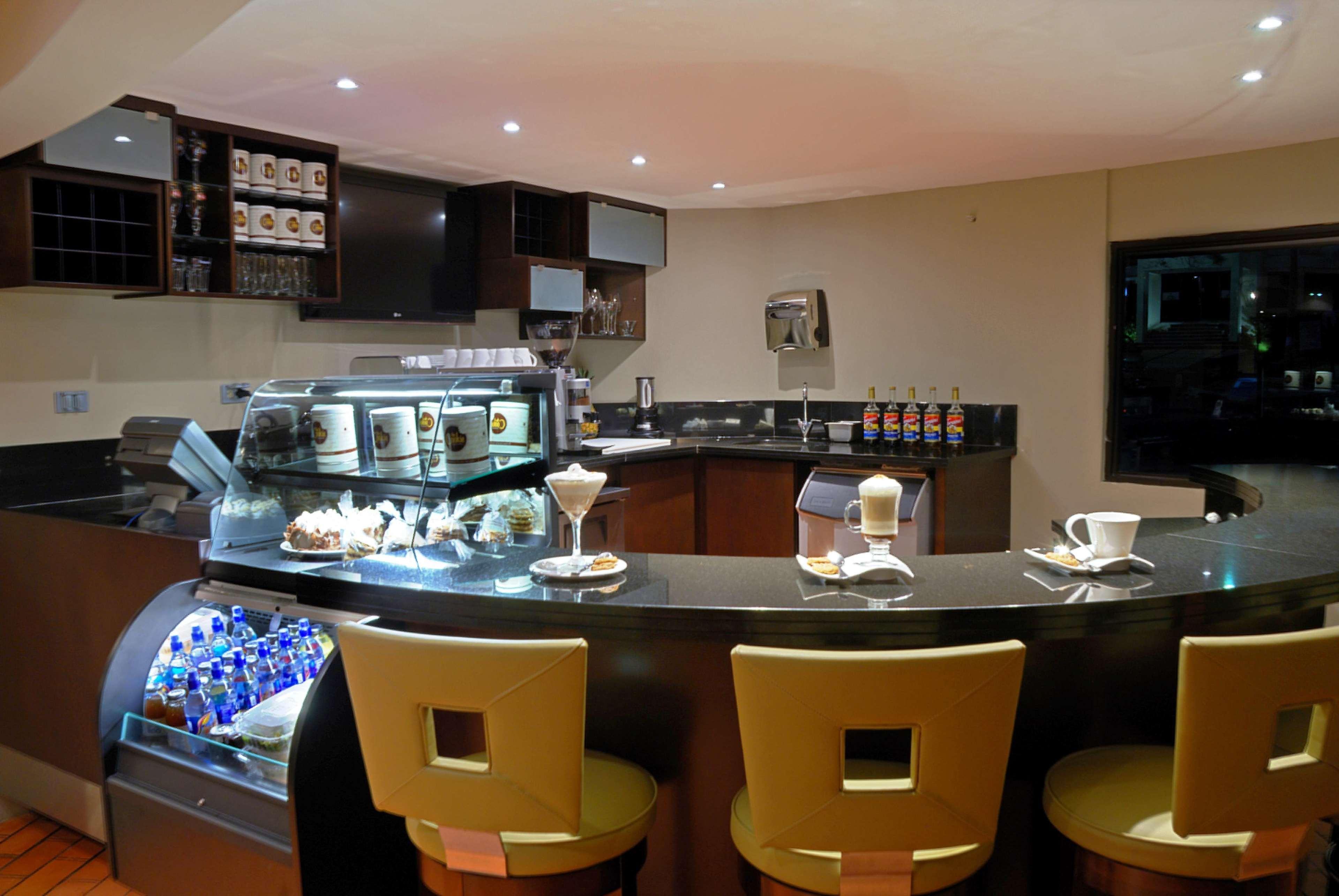 Hilton Cariari Doubletree San Jose - Costa Rica Hotel Ngoại thất bức ảnh A coffee bar in a hotel